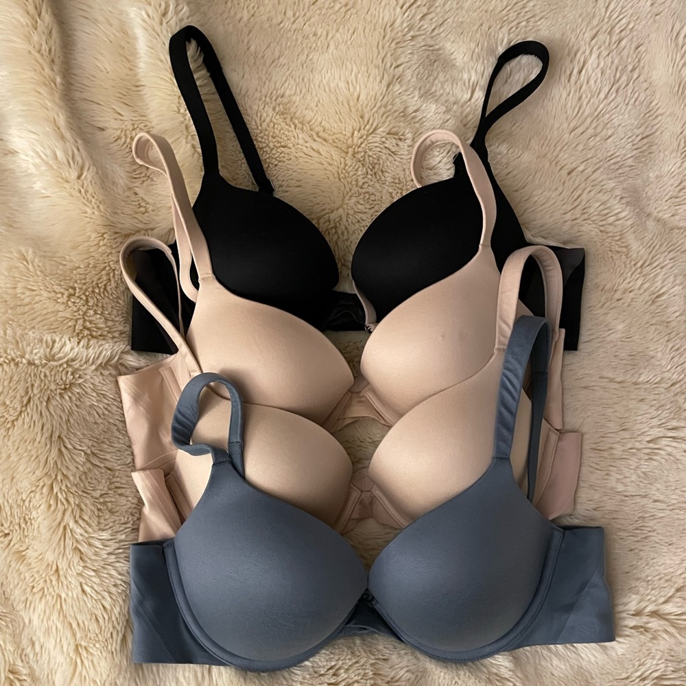 Lot of four Spanx Pillow Cup bras 36B